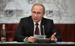 Путин поручил освободить от налогов выплаты «земским» врачам и учителям