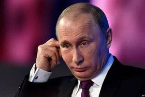 Путин поручил усилить мотивацию классных руководителей в школах