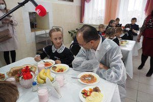 Школы Мордовии продемонстрировали готовность обеспечивать школьников горячим питанием 