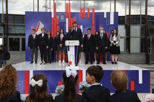 Сергей Кравцов поздравил с Днём знаний учеников и учителей одной из подмосковных школ