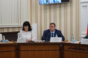 В Симферополе прошёл круглый стол, посвящённый вопросам военно-патриотического воспитания школьников